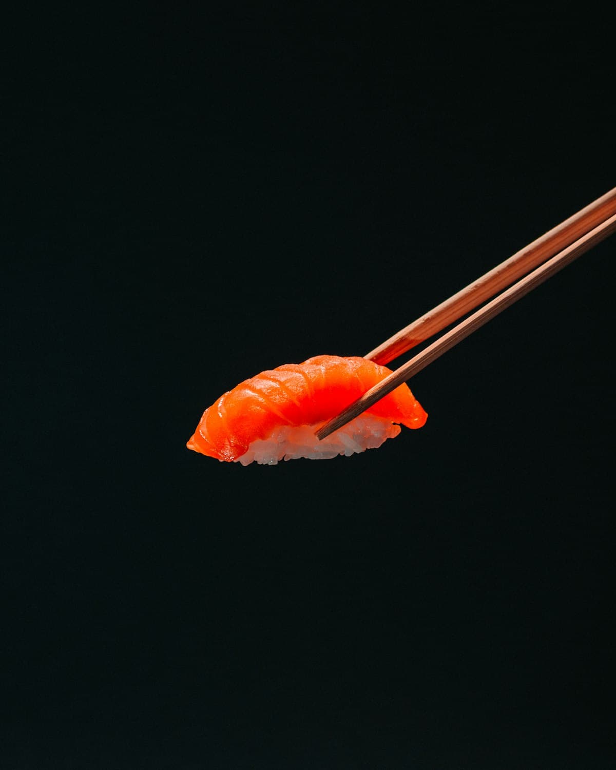 Nigiri de saumon préparé à la commande